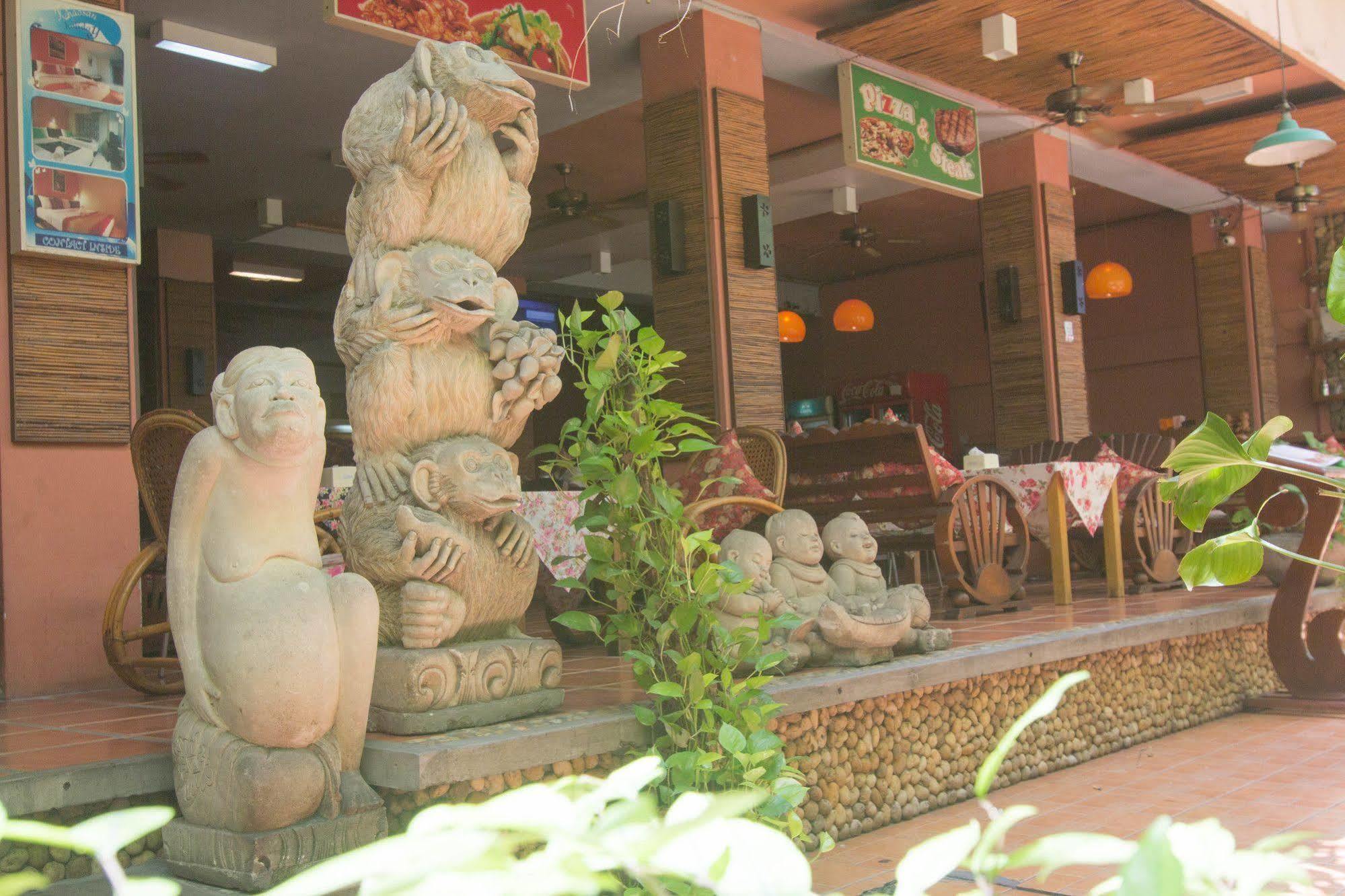ข้าวสารฮอลิเดย์เกสท์เฮาส์ Hotel กรุงเทพมหานคร ภายนอก รูปภาพ