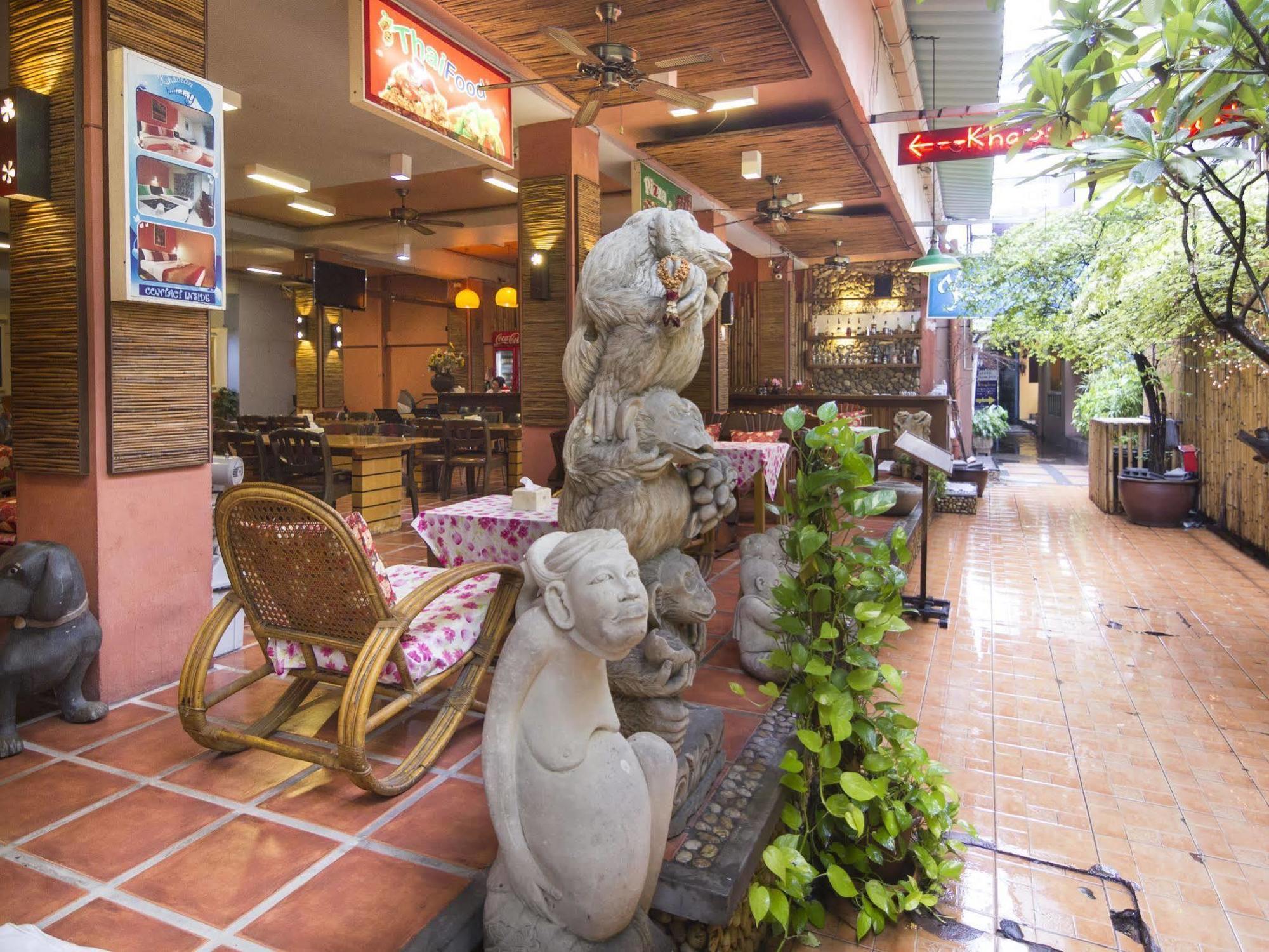 ข้าวสารฮอลิเดย์เกสท์เฮาส์ Hotel กรุงเทพมหานคร ภายนอก รูปภาพ