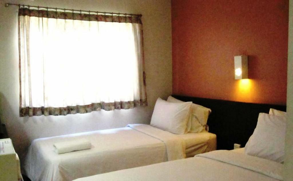 ข้าวสารฮอลิเดย์เกสท์เฮาส์ Hotel กรุงเทพมหานคร ภายนอก รูปภาพ